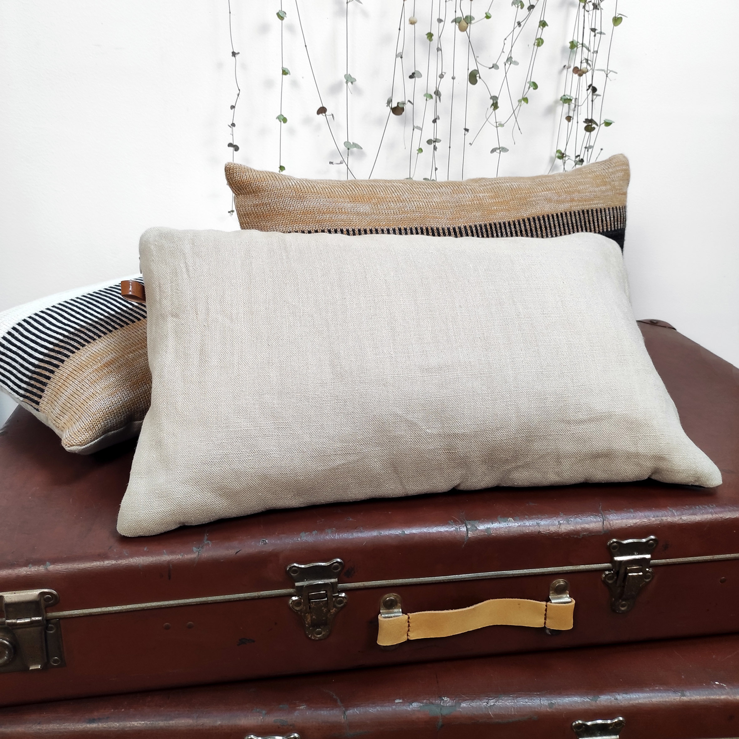 Dé-lignes . coussin rectangulaire // tricot laine & lin – Image 4