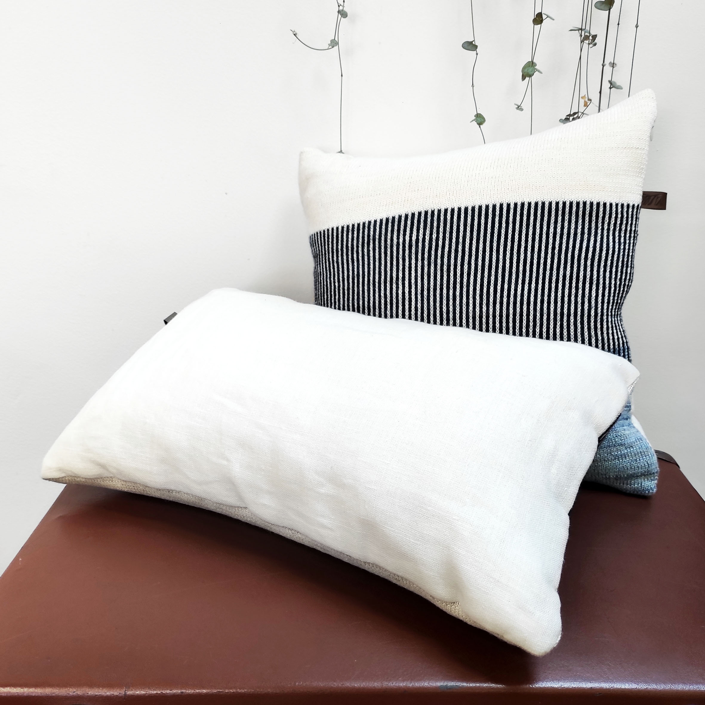 Dé-lignes . coussin rectangulaire // tricot laine & lin – Image 4